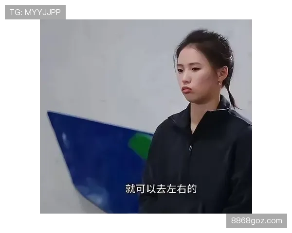 陈芋汐跳台上冷面超人，下了场街拍成邻家小妹，那只包的价签把我工资秒成零